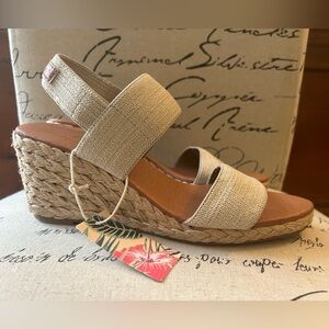 Tommy Bahama Wedge Size 8.5M
